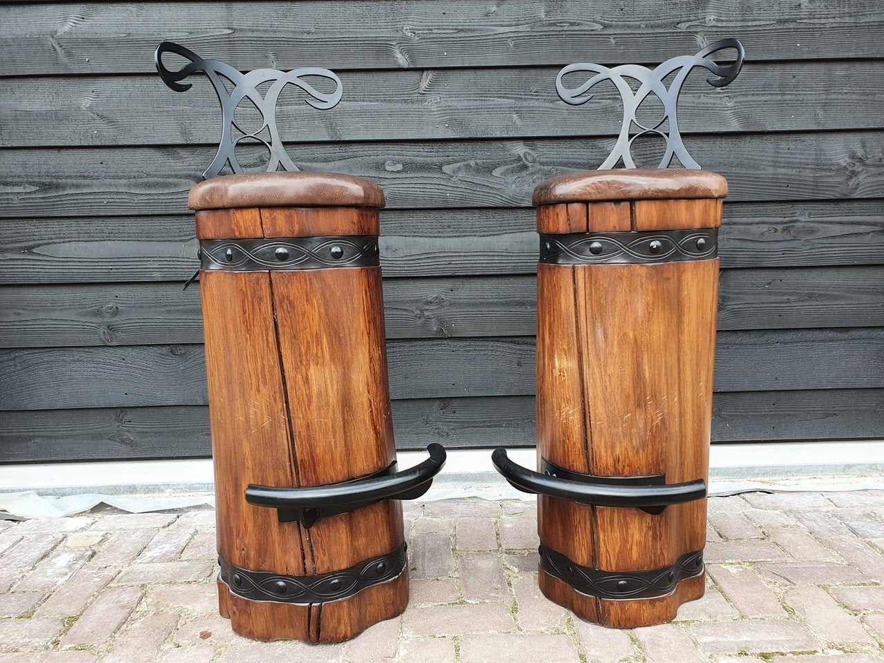 Exclusieve handgemaakte barkrukken, Ophalen
