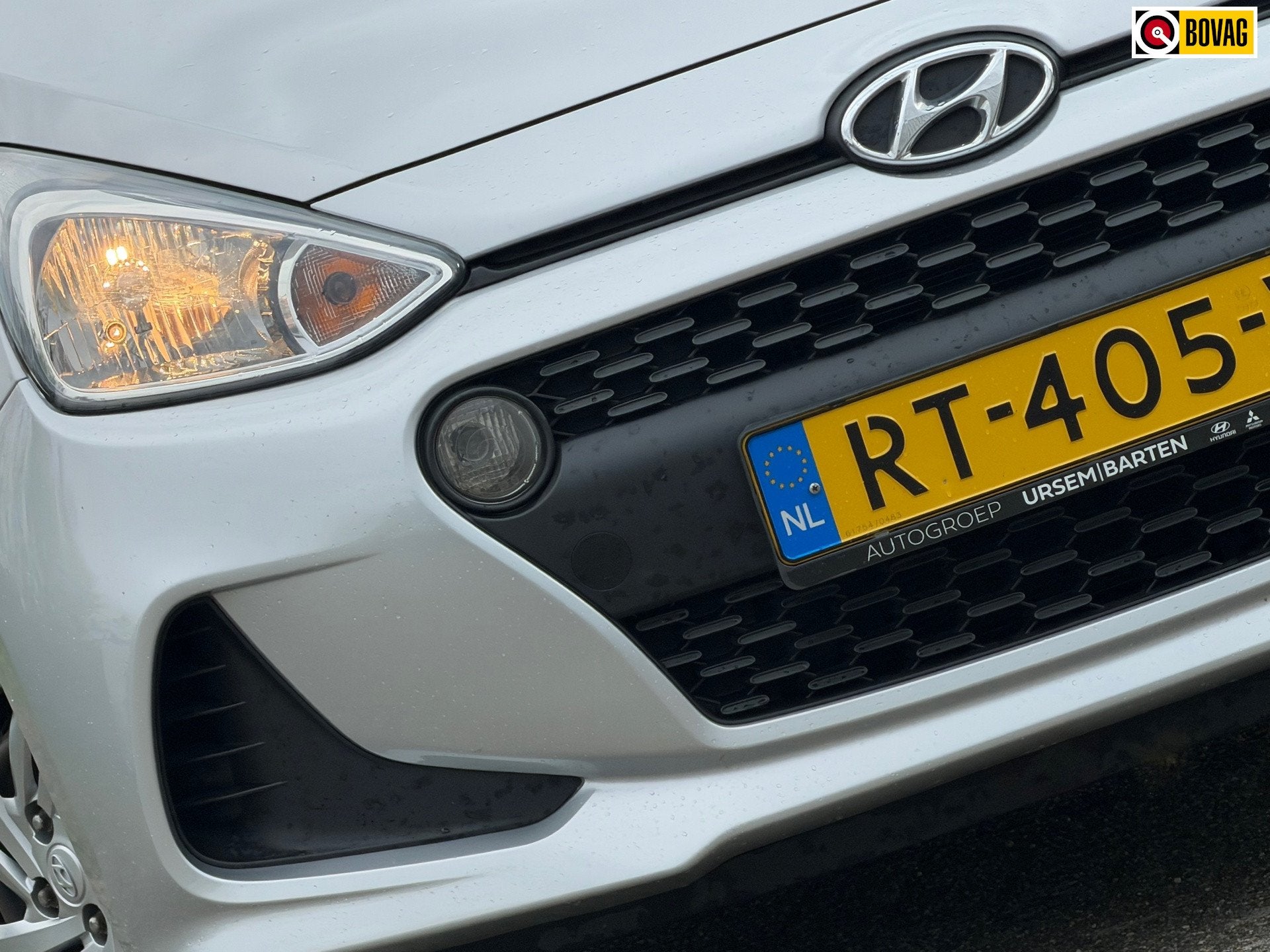 Hyundai I10 1.0i Comfort - Sleek Silver - Airco/Cruise/Trekh, Auto's, Hyundai, Voorwielaandrijving, Stof, Gebruikt, 4 stoelen