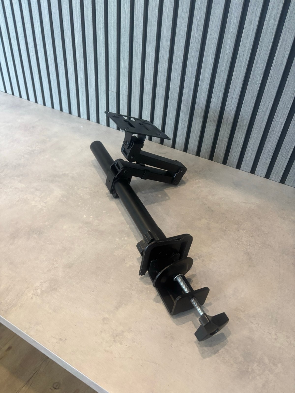 Monitor arm - Ergonomische monitorbevestiging, Ophalen, Zo goed als nieuw, In hoogte verstelbaar