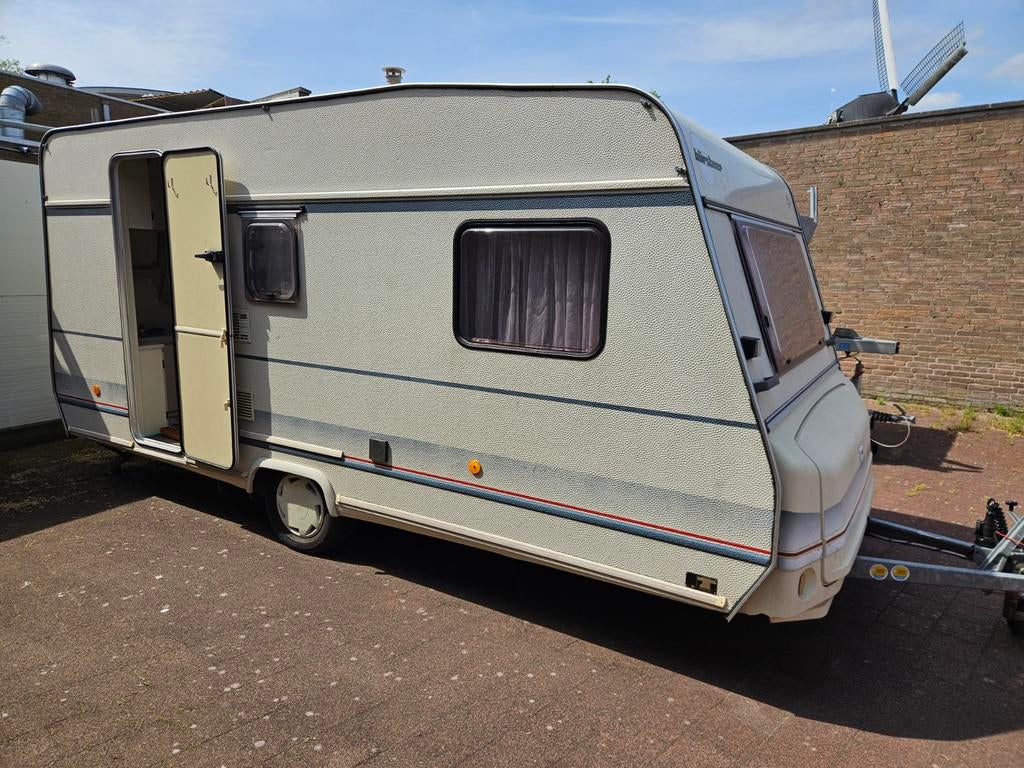 Burstner Holiday caravan in zeer goede staat, Kachel, Rondzit, Particulier, Bürstner