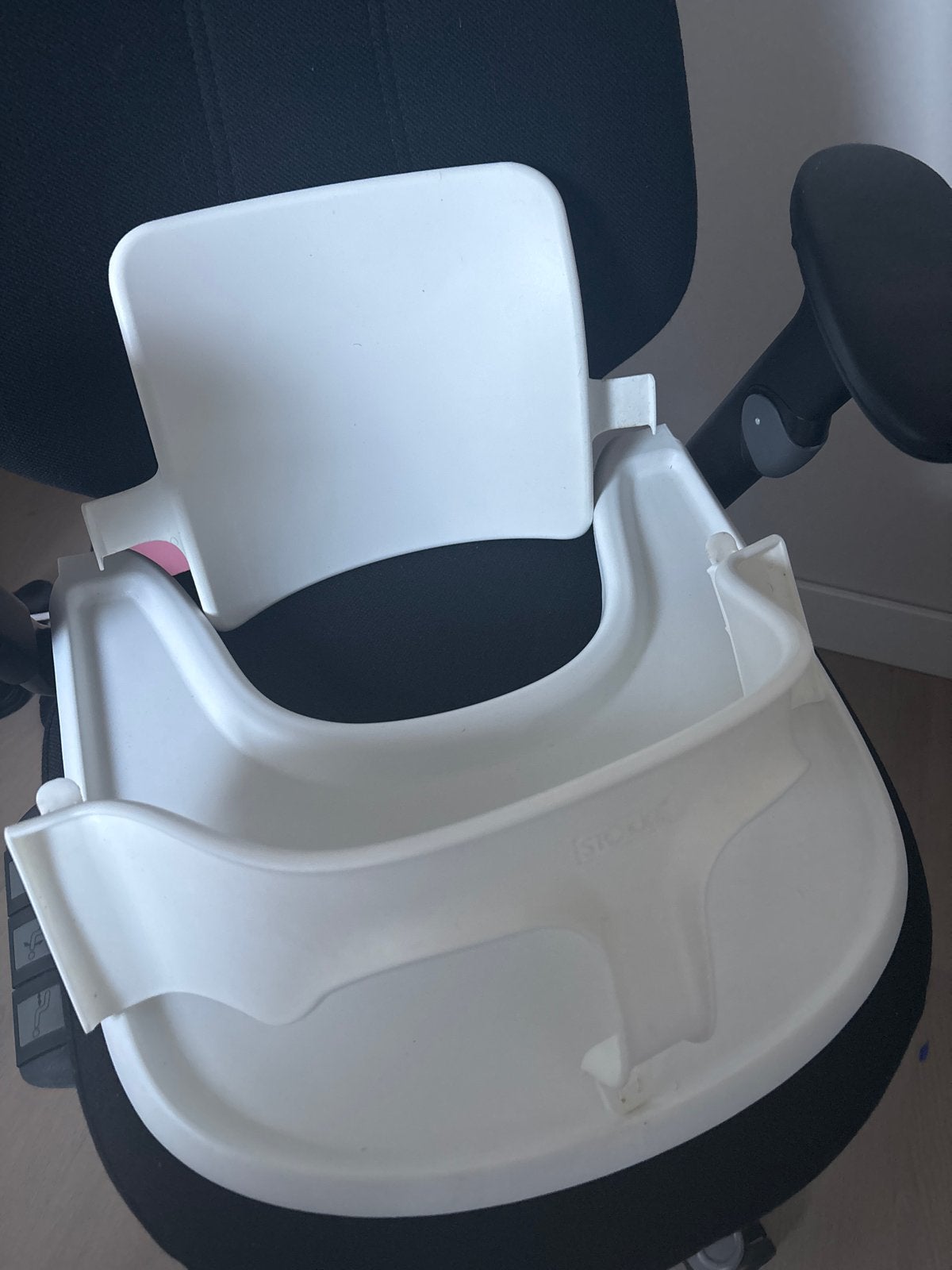 Stokke kinderstoel tray - wit, Kinderen en Baby's, Kinderstoelen, Ophalen, Gebruikt, Overige typen, Afneembaar eetblad