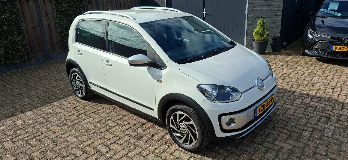 Volkswagen up! CROSS 1.0 high up! BlueMotion NAVIGATIE, Auto's, Voorwielaandrijving, Dealer onderhouden, Stof, Gebruikt