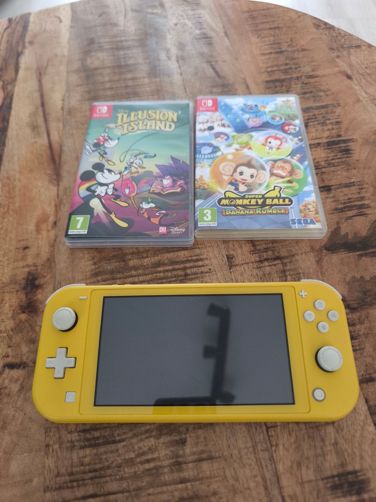 Nintendo switch Lite met games, Spelcomputers en Games, Ophalen, Geel, Zo goed als nieuw