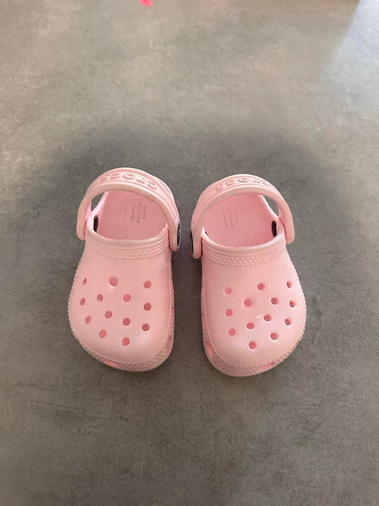 Roze Crocs voor baby's - Maat 19/20, Kinderen en Baby's, Babykleding | Schoentjes en Sokjes, Ophalen, Zo goed als nieuw