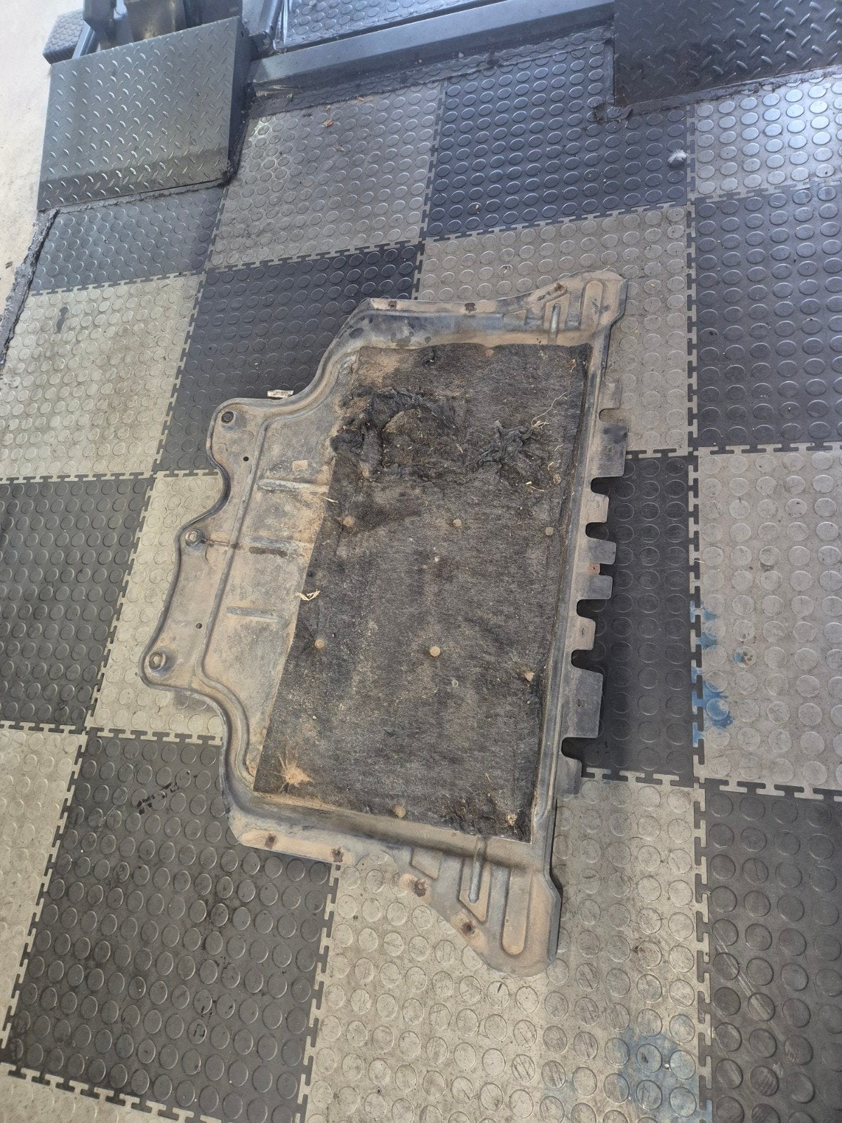 Vw Golf Polo Seat Leon motor onder afdekplaat, Ophalen of Verzenden, Gebruikt, Kunststof