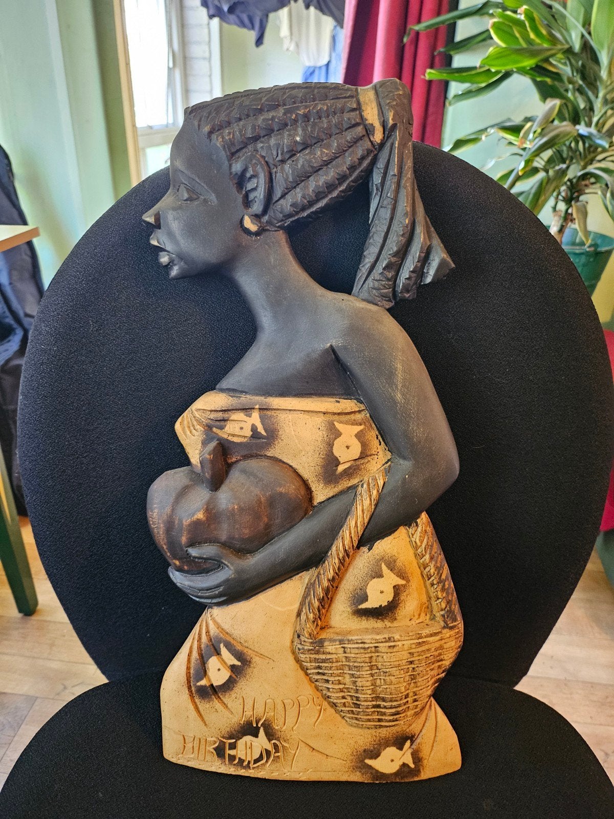 Handgemaakt Afrikaans houten wandbeeld - Vrouw met mand, Antiek en Kunst, Ophalen of Verzenden