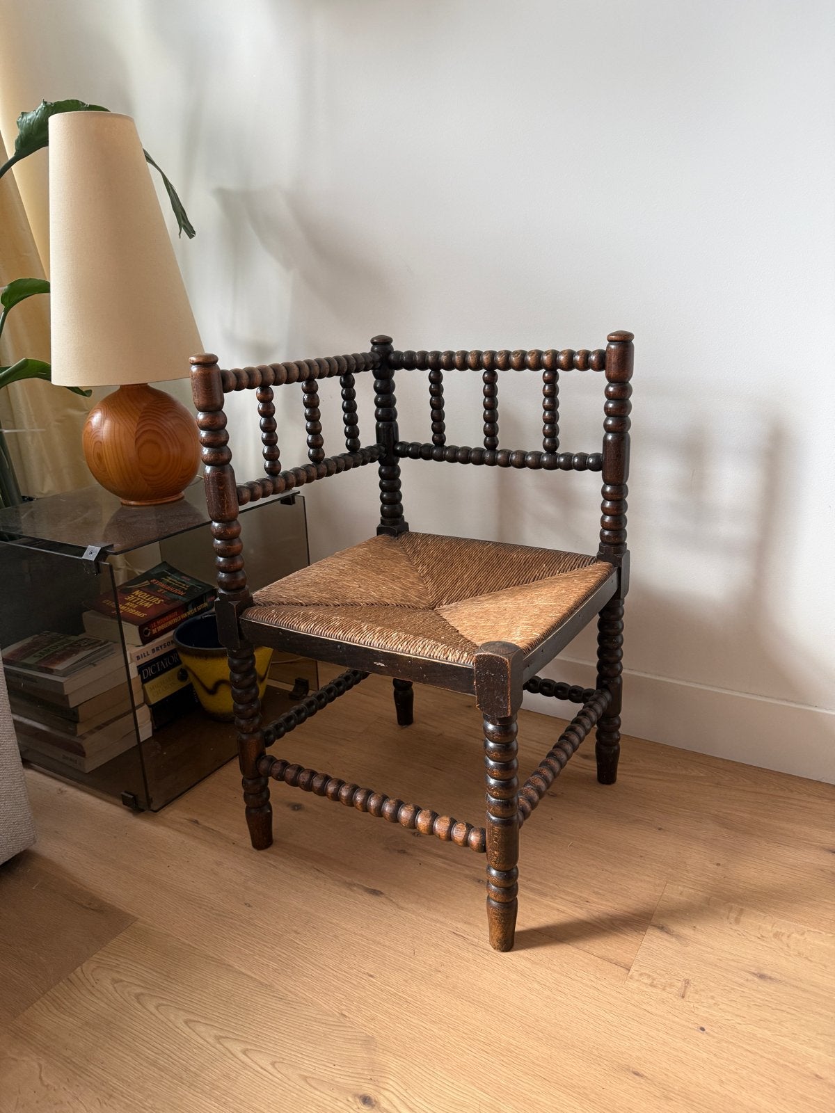 Antieke bobbin hoekstoel van donker eiken, Antiek en Kunst, Ophalen