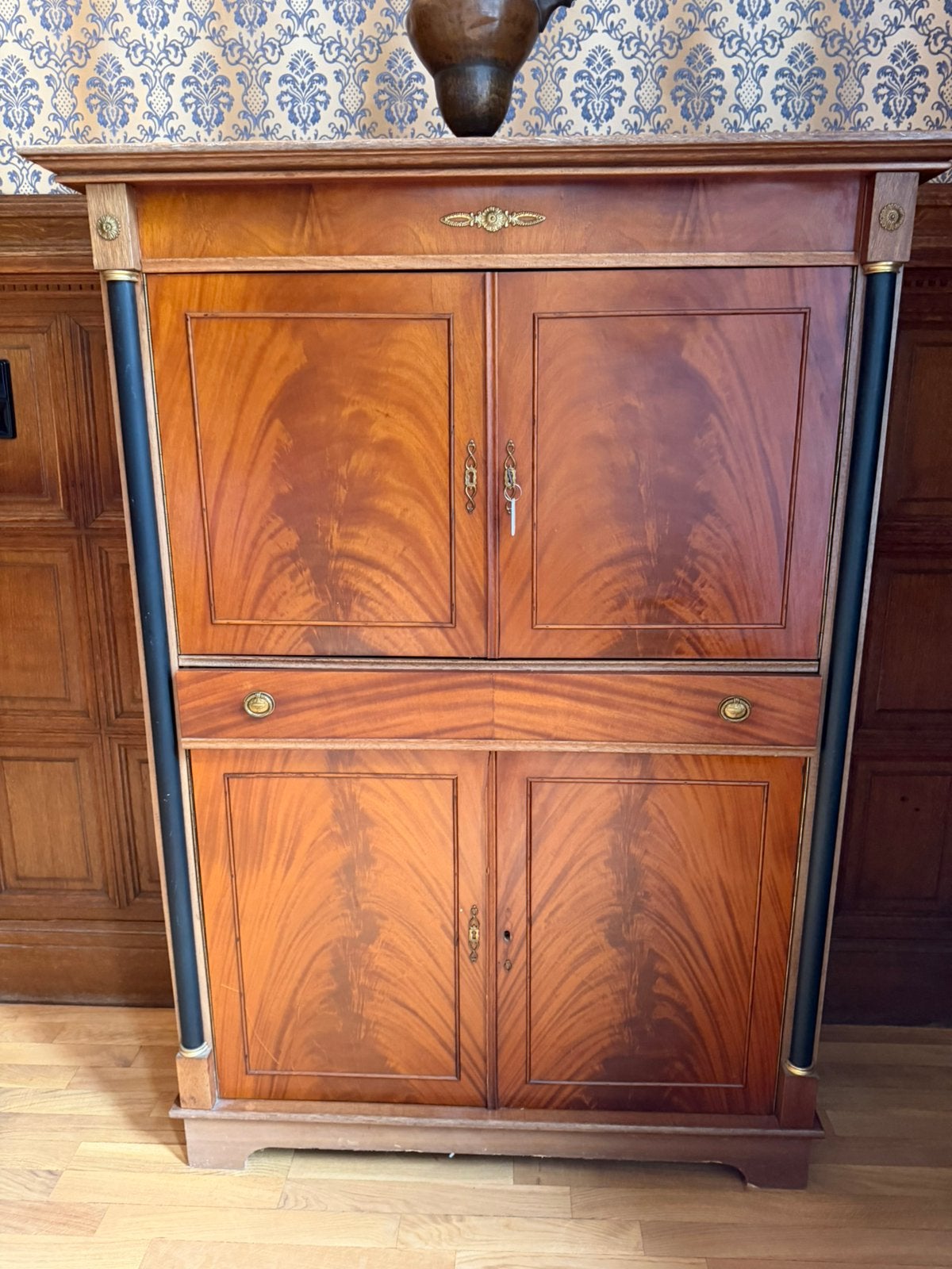 Klassieke (antieke) kast, Antiek en Kunst, Ophalen