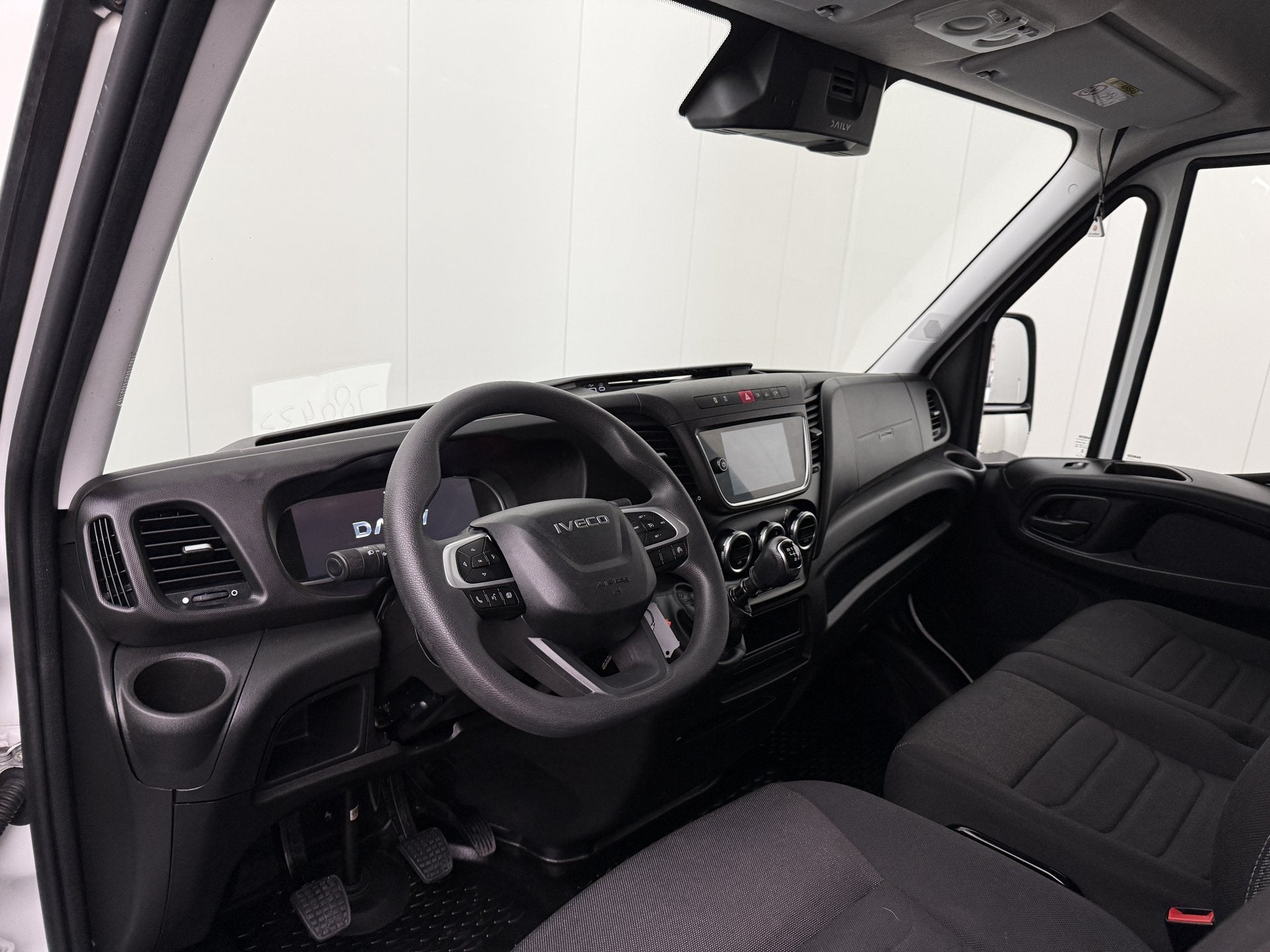 Iveco Daily 35C16 3.0L Bakwagen+Laadklep ( 2025 ) Fabrieksga, Gebruikt, Euro 6, 156 pk, Iveco