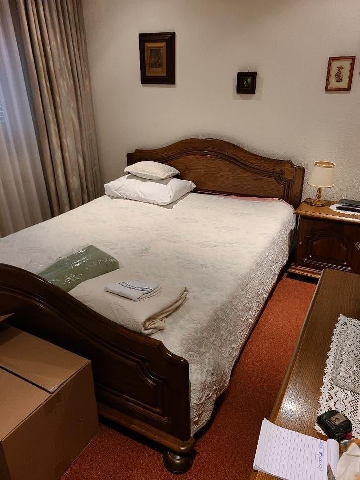 eiken bed met 2 nachtkastjes., Ophalen, Zo goed als nieuw, Tweepersoons, Klassiek