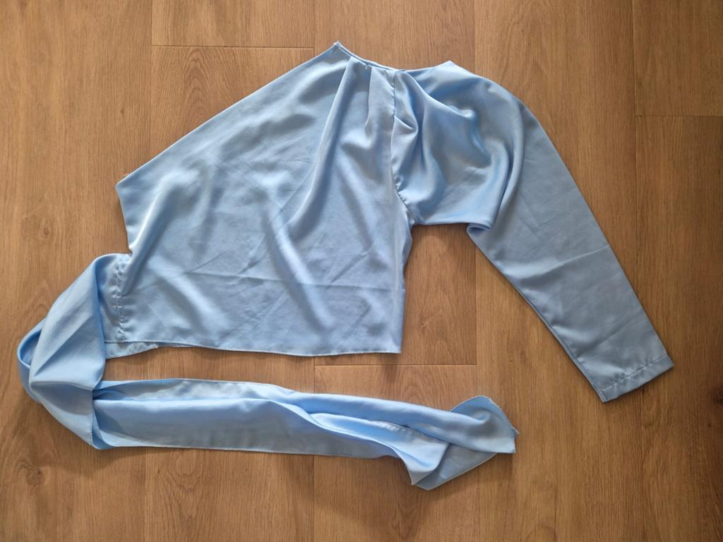 Licht blauw one shoulder top, maat S, Kleding | Dames, Tops, Maat 38/40 (M), Blauw, Ophalen of Verzenden, Zo goed als nieuw
