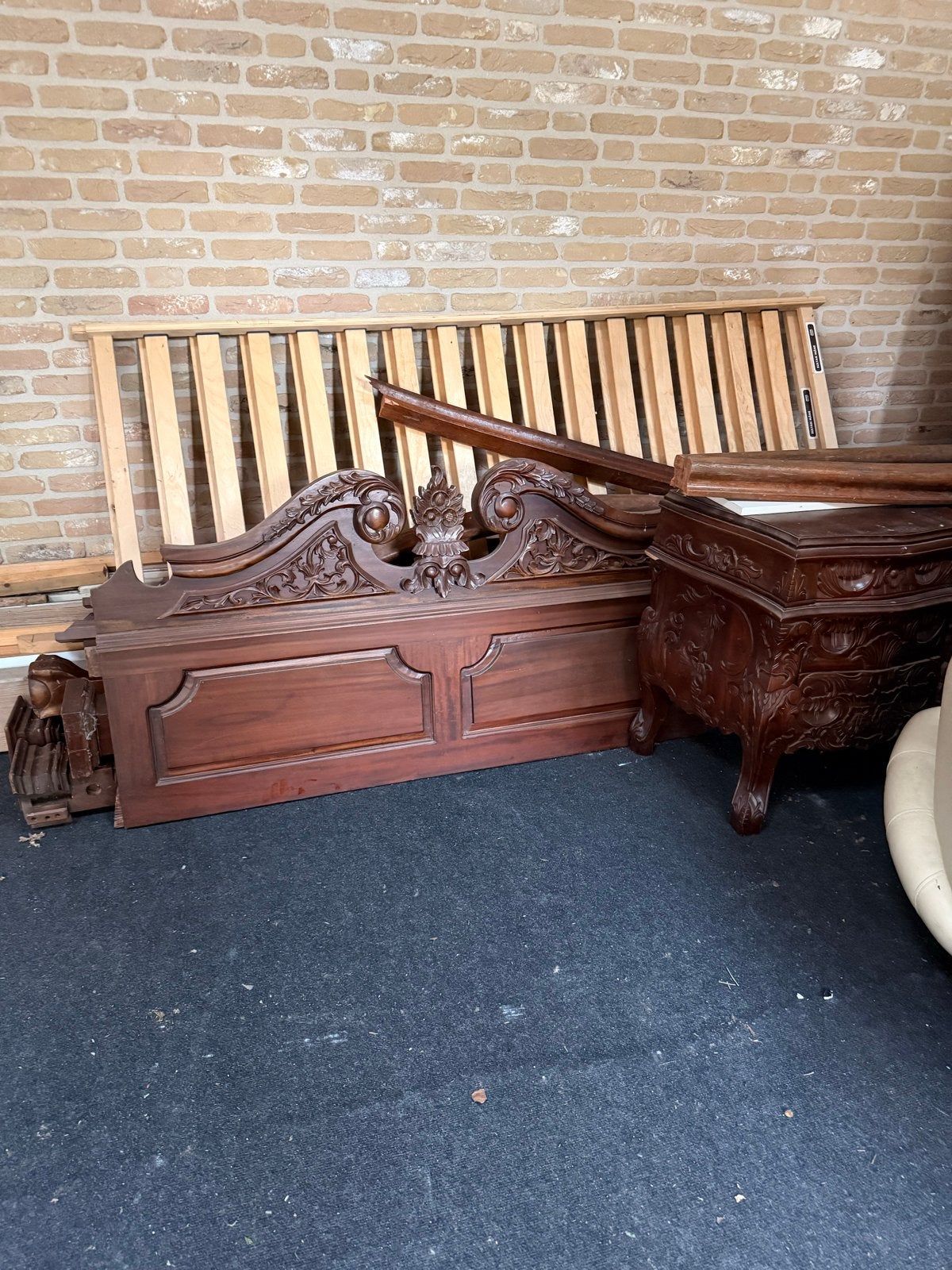 Hemelbed houten bedframe met sierlijk snijwerk, Ophalen