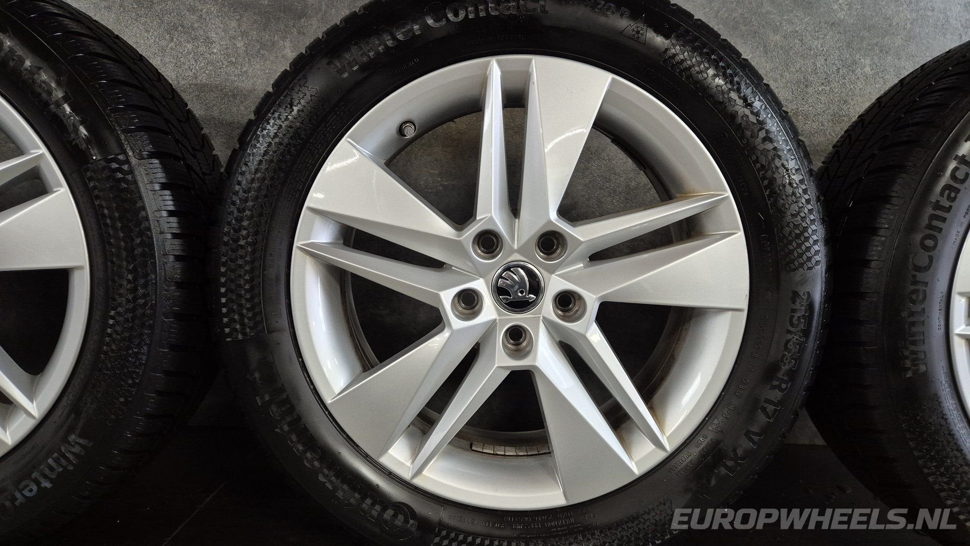 17 inch Skoda Superb 3V velgen winterbanden 215 55, -, -, Banden en Velgen, 17 inch