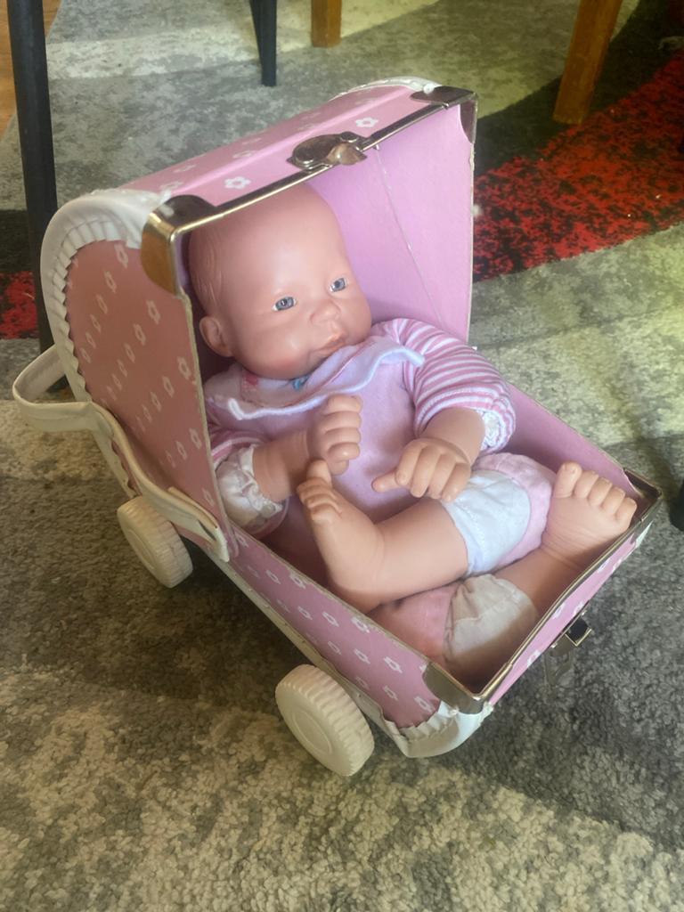 Roze poppenwagentje / tasje met pop., Ophalen of Verzenden, Zo goed als nieuw, Overige typen