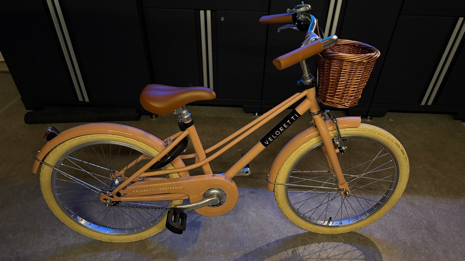 Veloretti Junior Blazing Salmon + accessoires (Kinderfiets), Ophalen, Zo goed als nieuw, Velgrem, 20 inch of meer