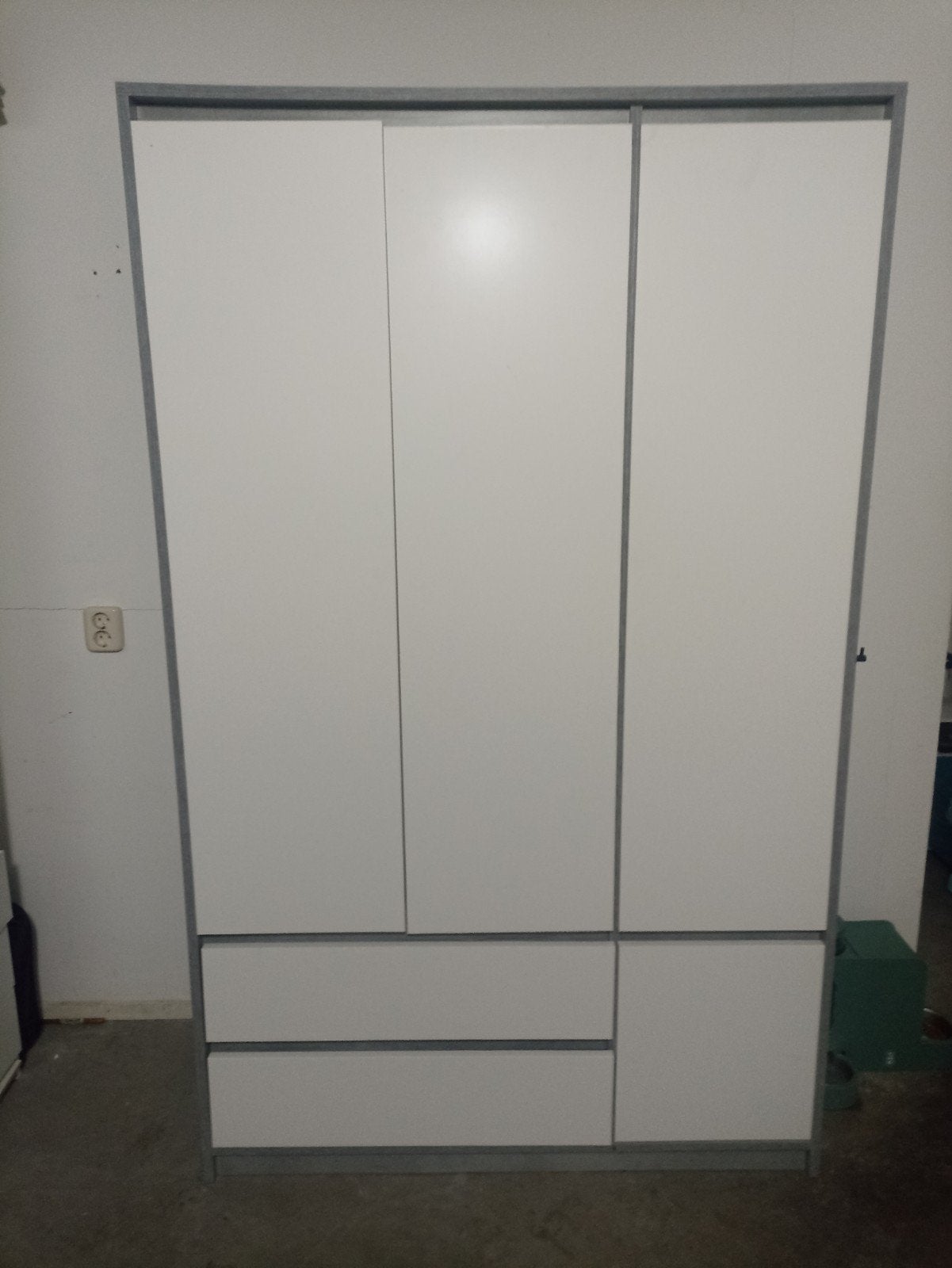 Kledingkast BILLUND 119x193x50 cm met 4 deuren en 2 lades, Ophalen, Gebruikt, 100 tot 150 cm, Met lade(s)