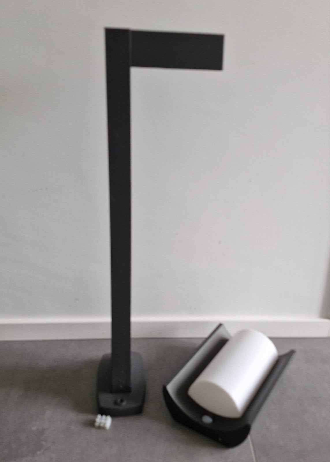 Moderne matgrijze tuinverlichting - Strak design, Ophalen, Gebruikt, Minder dan 50 watt, Staande lamp