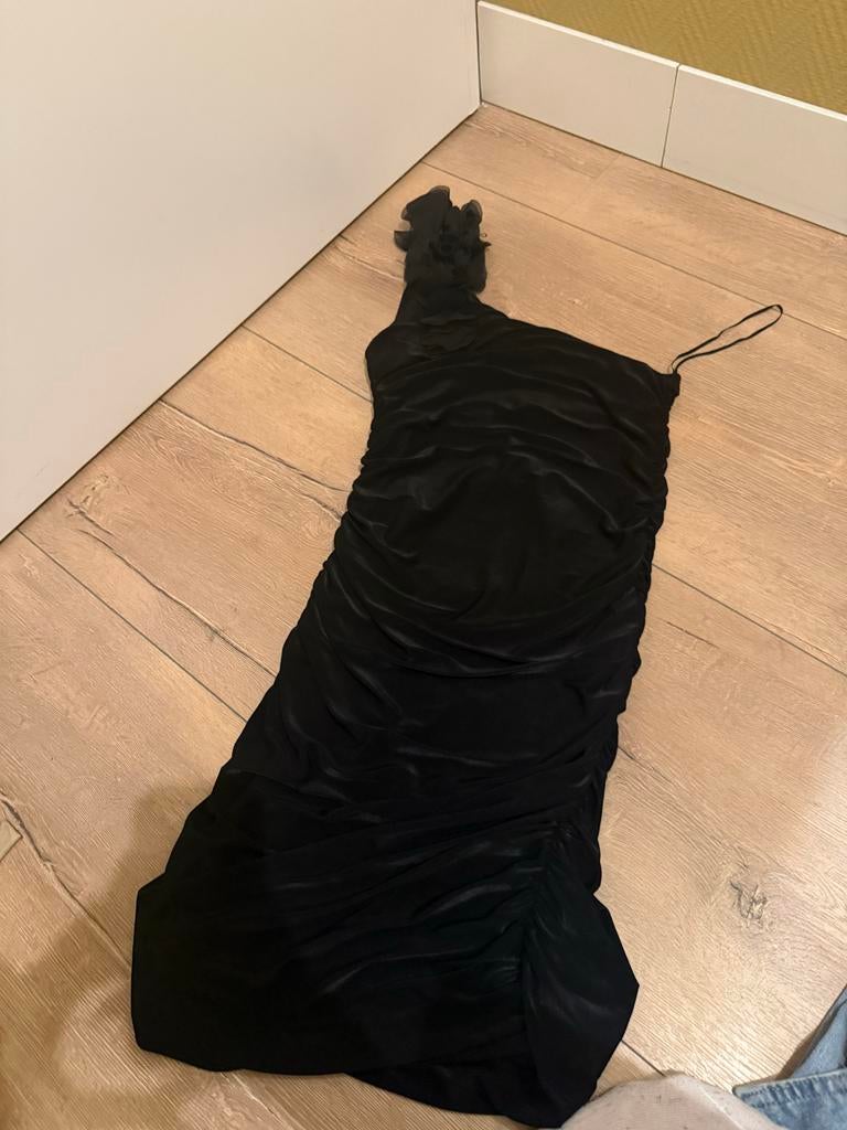 Zwart jurkje met één mouw van Sisters Point, Verzenden, Zwart, Zo goed als nieuw, Maat 36 (S)