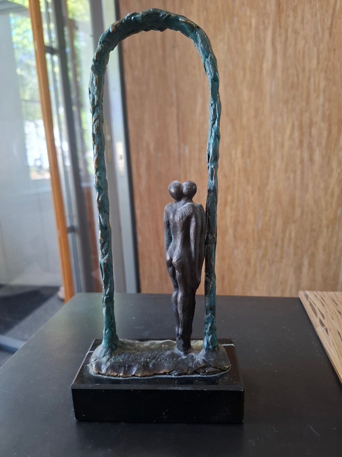 Bronzen beeld: Innige liefde van Ger van Tankeren, Antiek en Kunst, Groep mensen, Ophalen of Verzenden, Brons, 20 - 50 cm