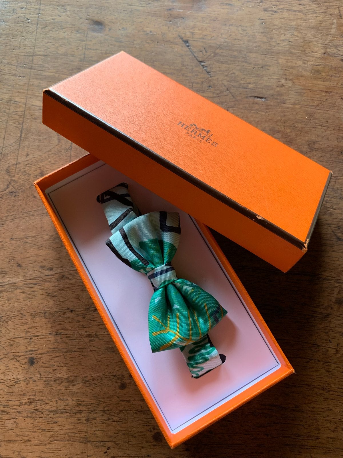 Hermès Paris zijden vlinderdas papillon - nieuw in box, Kleding | Heren, Stropdassen, Verzenden, Nieuw, Groen, Met patroon