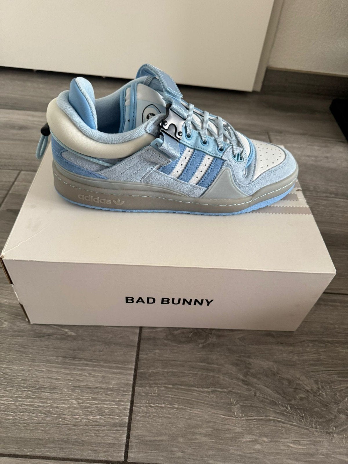 Adidas Bad Bunny Forum Low Blue Tint sneakers - Maat 42 2/3, Blauw, Nieuw, Ophalen of Verzenden, Sneakers of Gympen