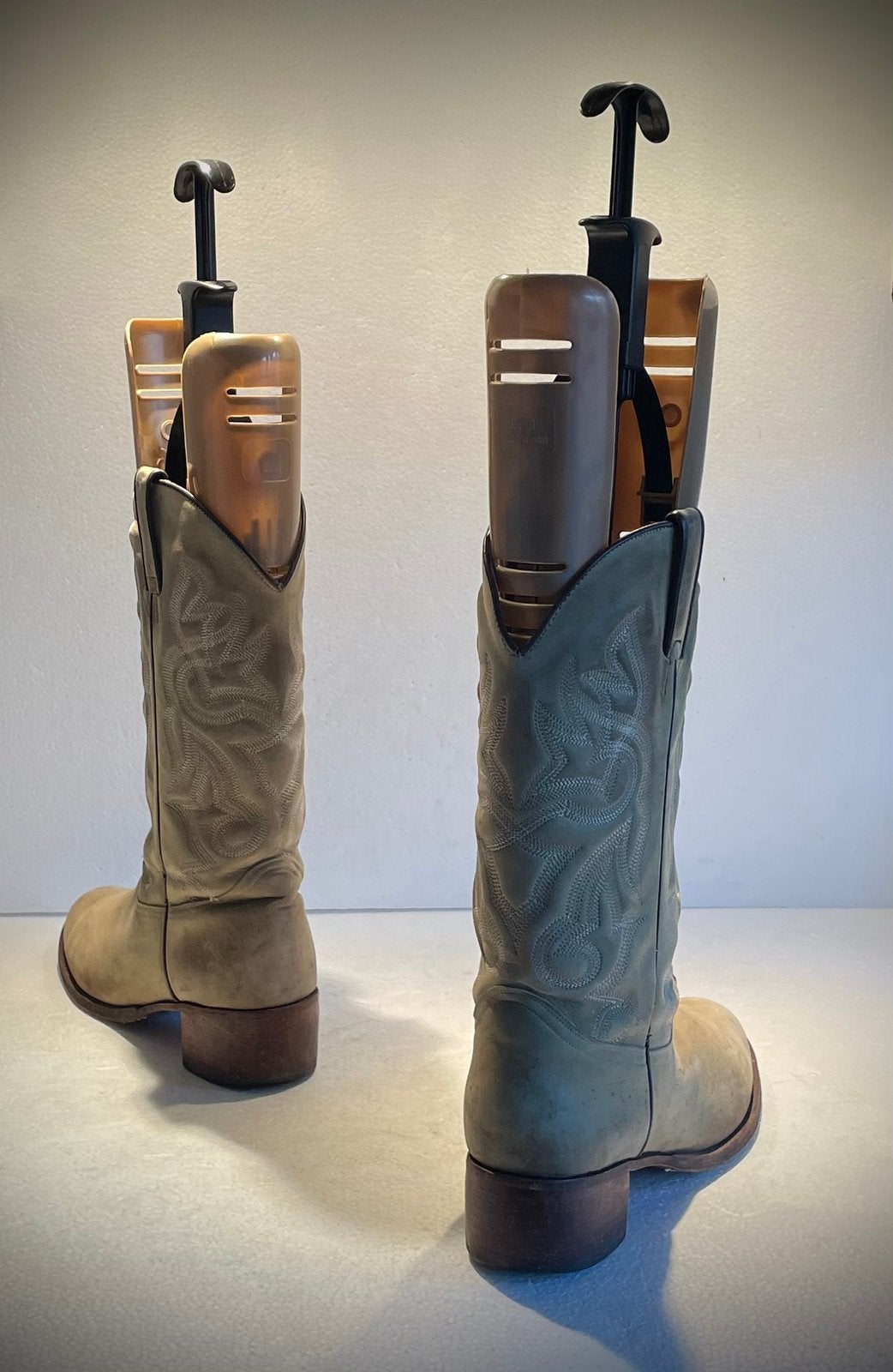 Tony Mora design stoere laarzen / boots beige groen grijs 40, Kleding | Dames, Schoenen, Hoge laarzen, Ophalen of Verzenden, Grijs