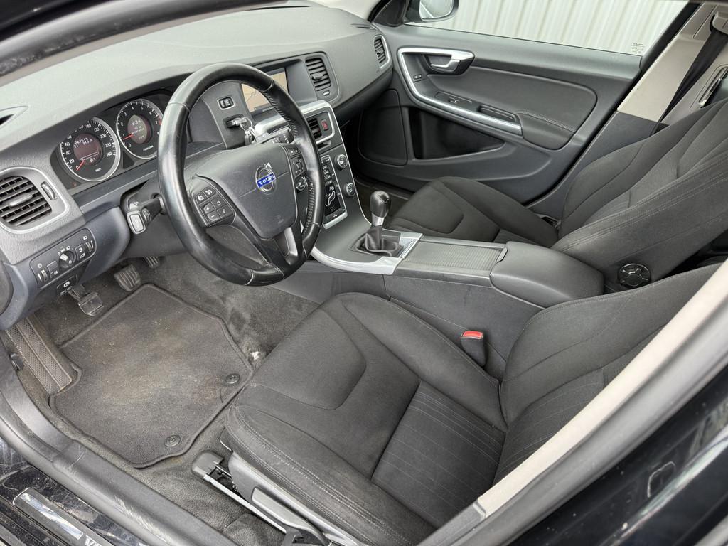 Volvo V60 1.6 T3 Clima, Navi, Cruise, LM, z.g.a.n. APK – I, Voorwielaandrijving, Gebruikt, Zwart, 4 cilinders