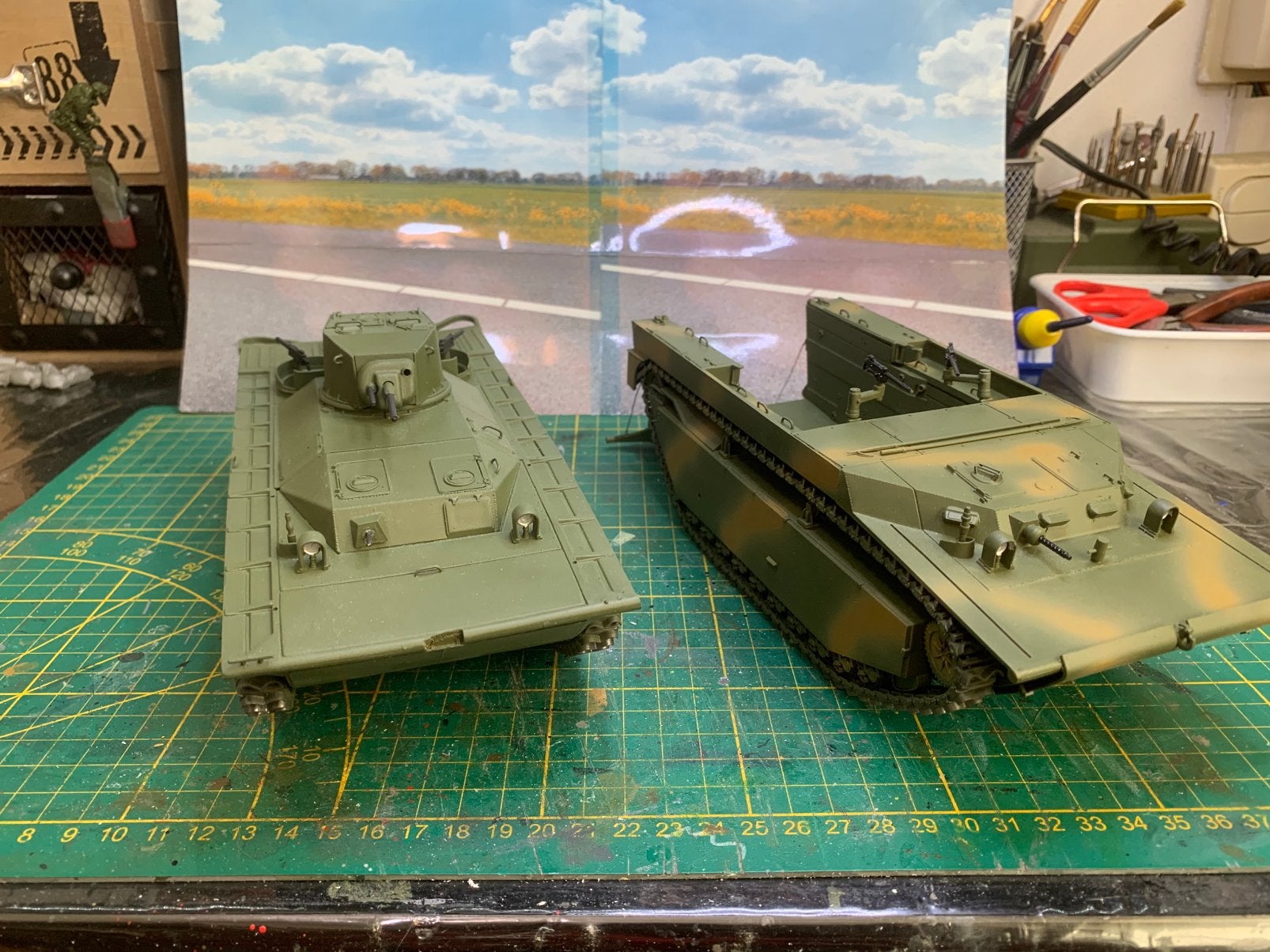 Twee Buffalo schaal 1:35 gebouwd, Overige merken, Gebruikt, Tank, 1:32 tot 1:50