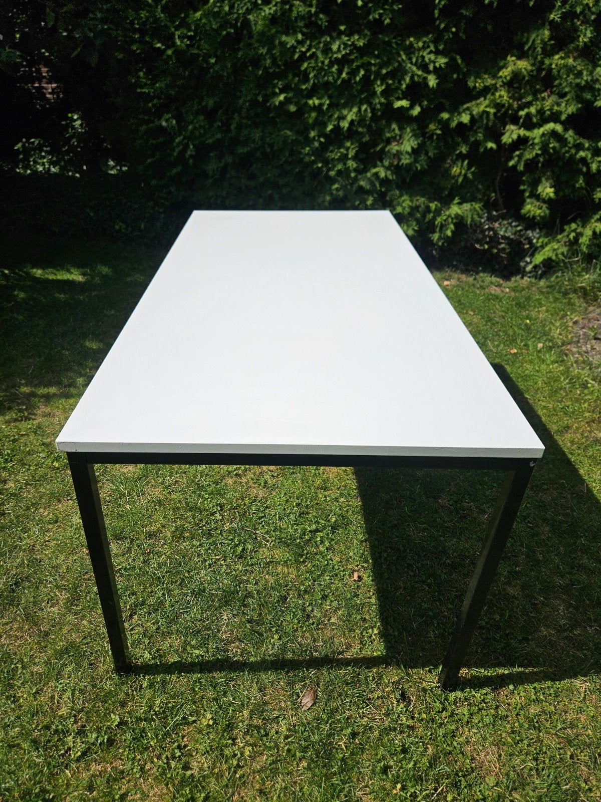 Super stevige bureau tafel wit formica blad / zwart frame, Huis en Inrichting, Tafels | Eettafels, Ophalen, Rechthoekig, 150 tot 200 cm
