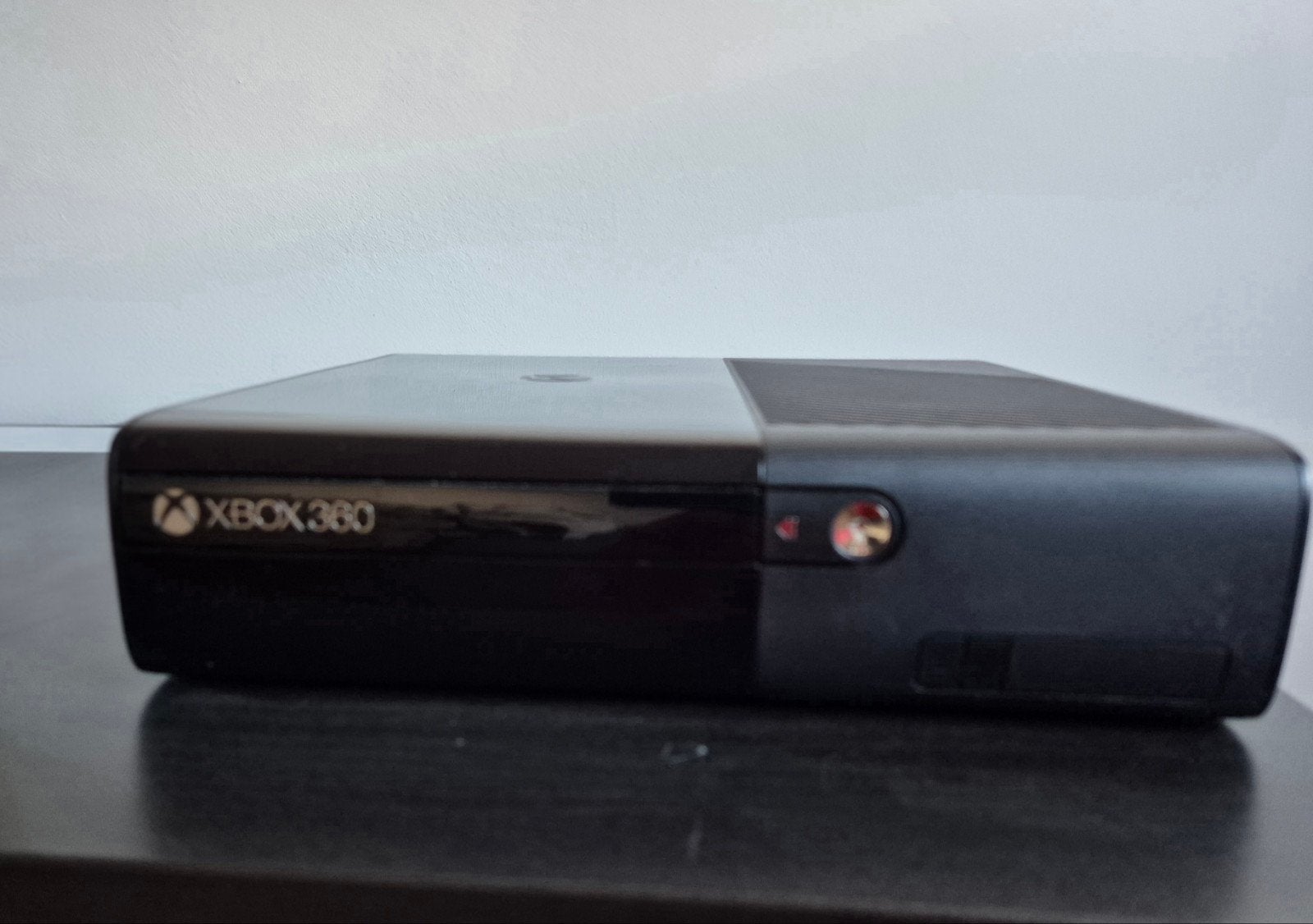 Xbox 360 met controllers en diverse games, Spelcomputers en Games, 360 Elite of Super Elite, Met 2 controllers, Ophalen of Verzenden