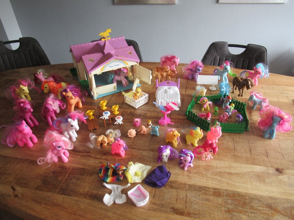Vintage My Little Pony Show Stable Huis met extra 36 pony's, Ophalen of Verzenden, Gebruikt