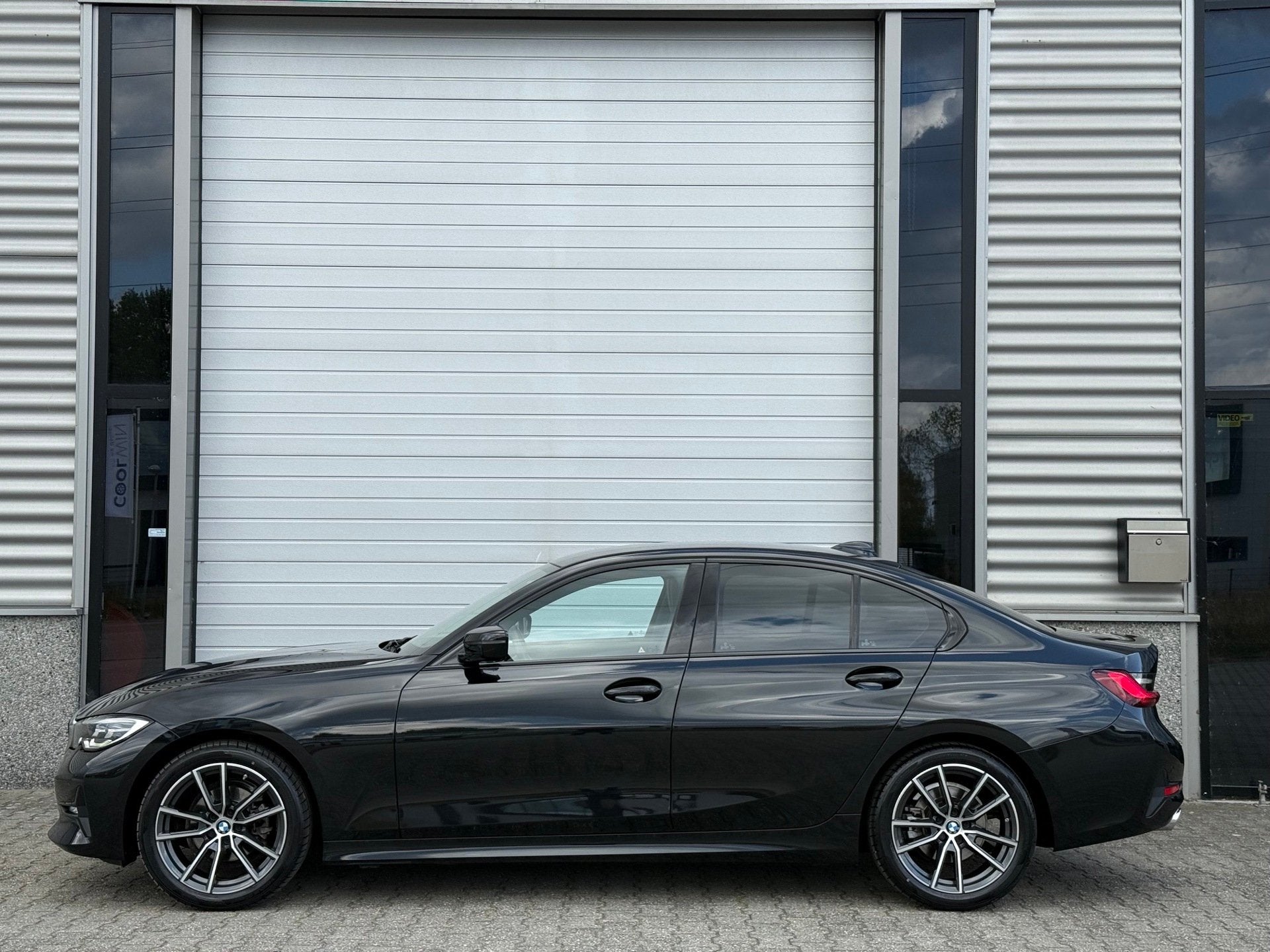 BMW 3-serie 318i M Pakket int. Shadowline, Automaat, 1998 cc, Achterwielaandrijving, Gebruikt