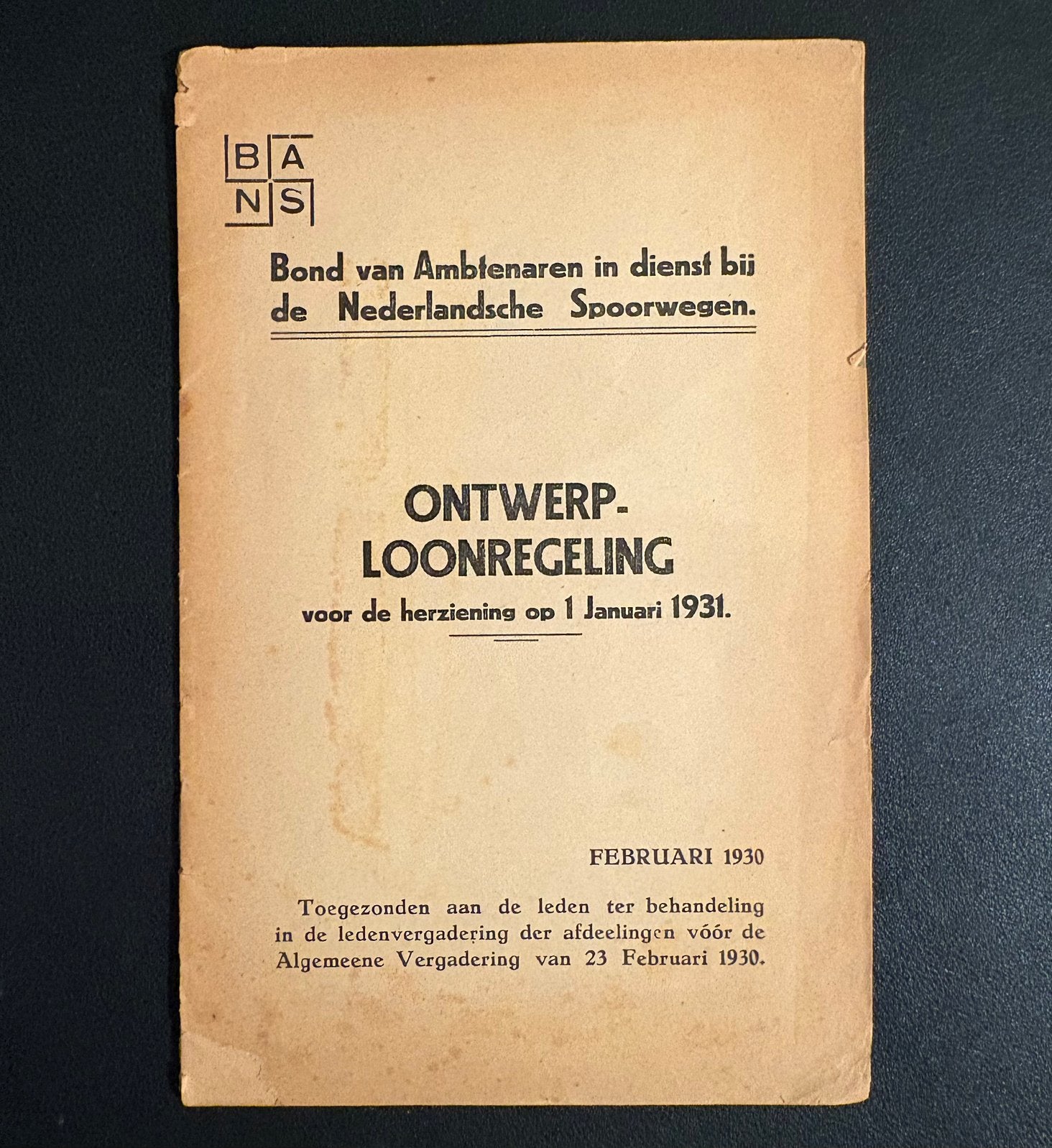 Ontwerp-loonregeling ambtenaren Ned. Spoorwegen (1930), Ophalen of Verzenden, Gebruikt, Trein, Boek of Tijdschrift