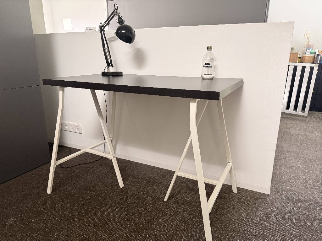 IKEA LINNMON bureau zwart-bruin + LERBERG schragen wit, Ophalen, Gebruikt, 120 cm, Hout