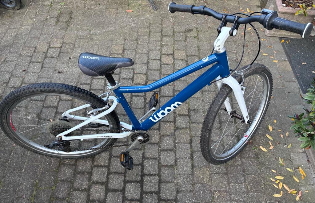 Woom 5 Original kinderfiets blauw - Topstaat! 24 inch, Fietsen en Brommers, Ophalen, Gebruikt, Velgrem, 20 inch of meer