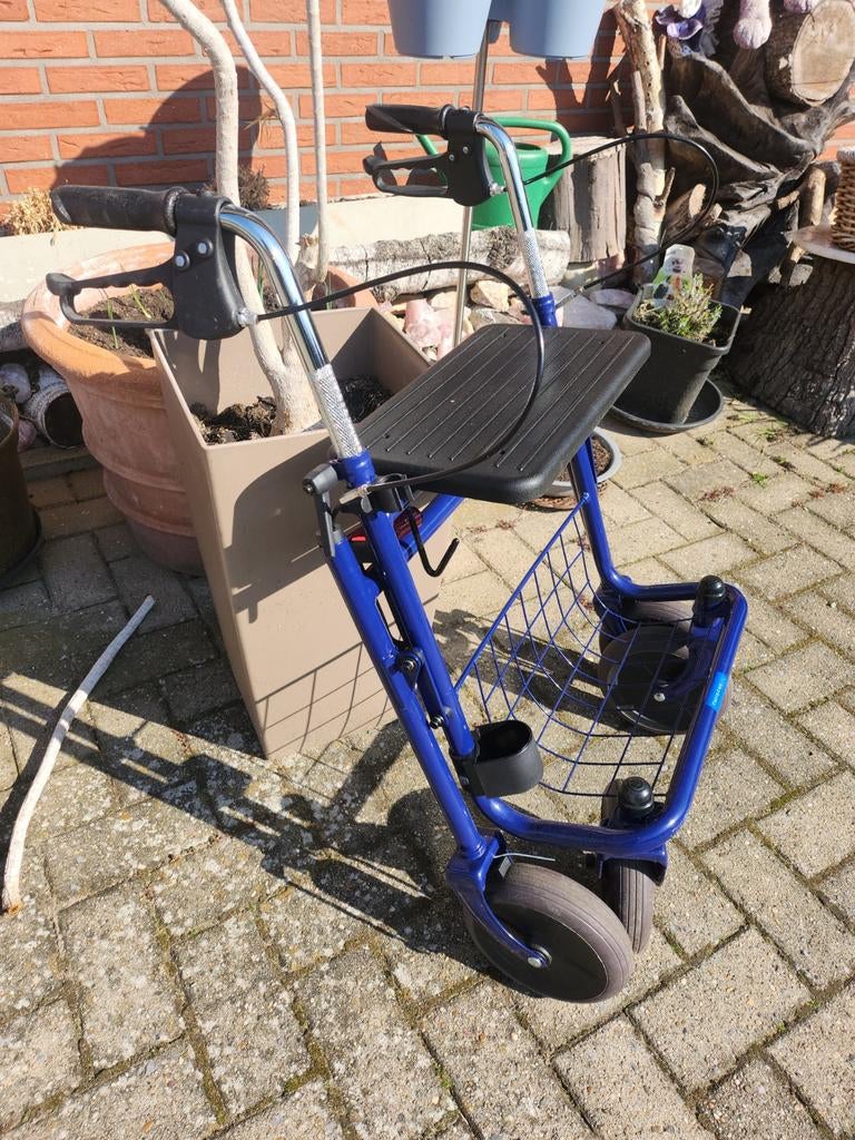 Nette inklapbare rollator Thuasne, Diversen, Rollators, Ophalen, Zo goed als nieuw