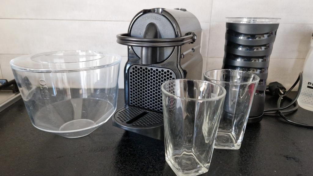 Nespresso Magimix met melkopschuimer en capsulehouder, Gebruikt, Koffiemachine, Ophalen of Verzenden, 2 tot 4 kopjes