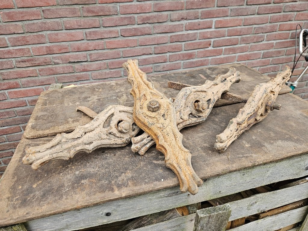 4 x gietijzeren muuranker Hoog 60 cm Breed 16 cm, Doe-het-zelf en Verbouw, Ophalen, Zo goed als nieuw