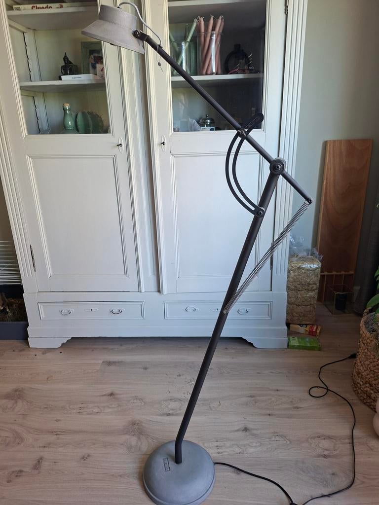 Frezoli vloerlamp, Huis en Inrichting, Ophalen, Zo goed als nieuw, 150 tot 200 cm