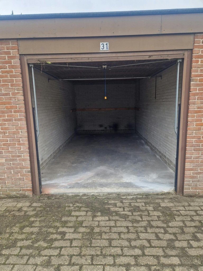 Ruime garagebox te huur - Ideaal voor opslag incl.elektra!!!