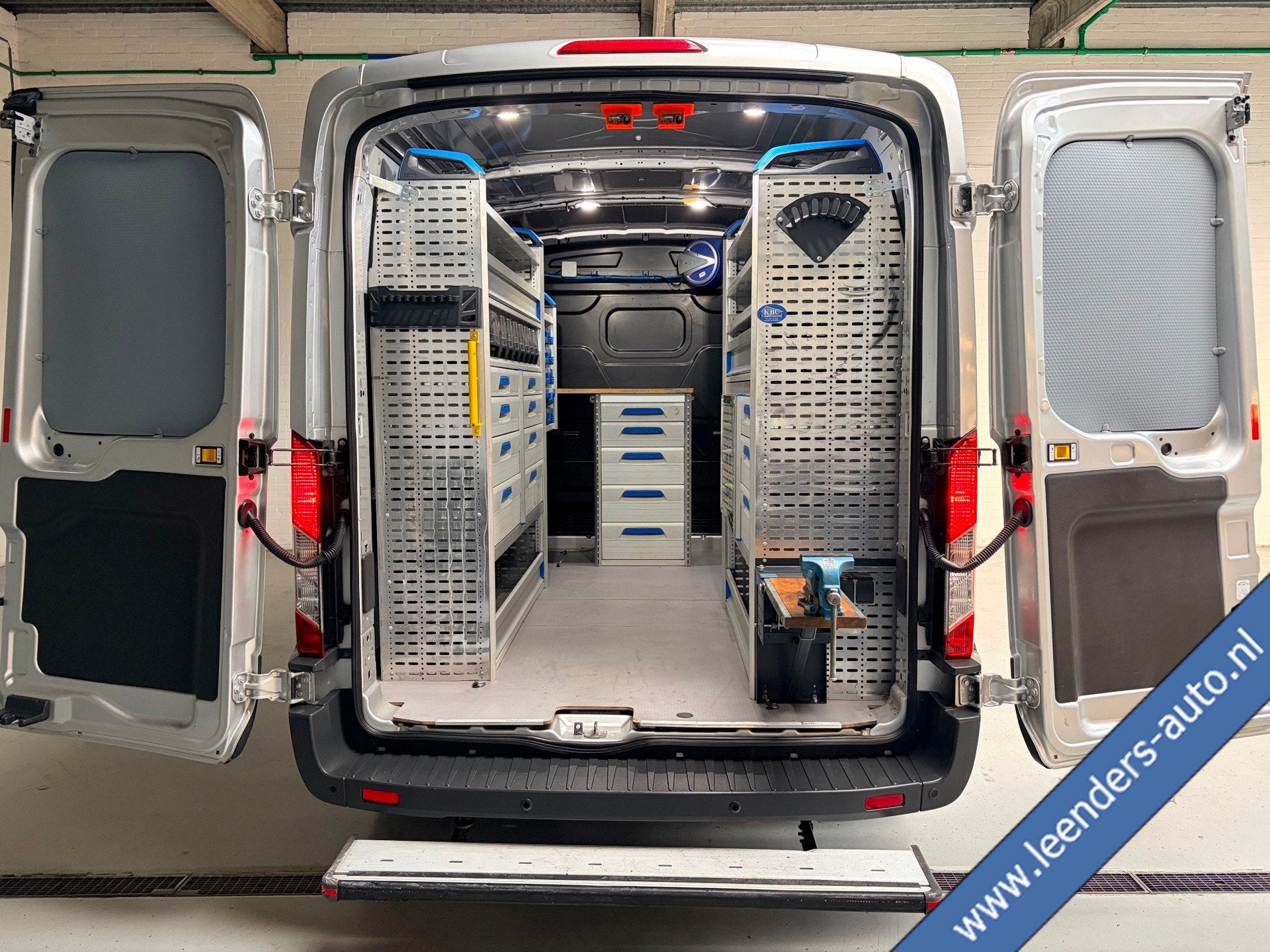Ford Transit Automaat Servicewagen 350 2.0 TDCI 131PK euro6, Auto's, Bestelauto's, Dealer onderhouden, Stof, 4 cilinders, Met garantie (alle)