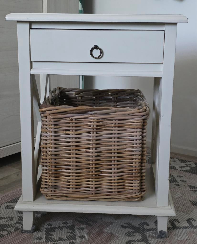 Kastje / tafeltje met rietenmand, Huis en Inrichting, Ophalen