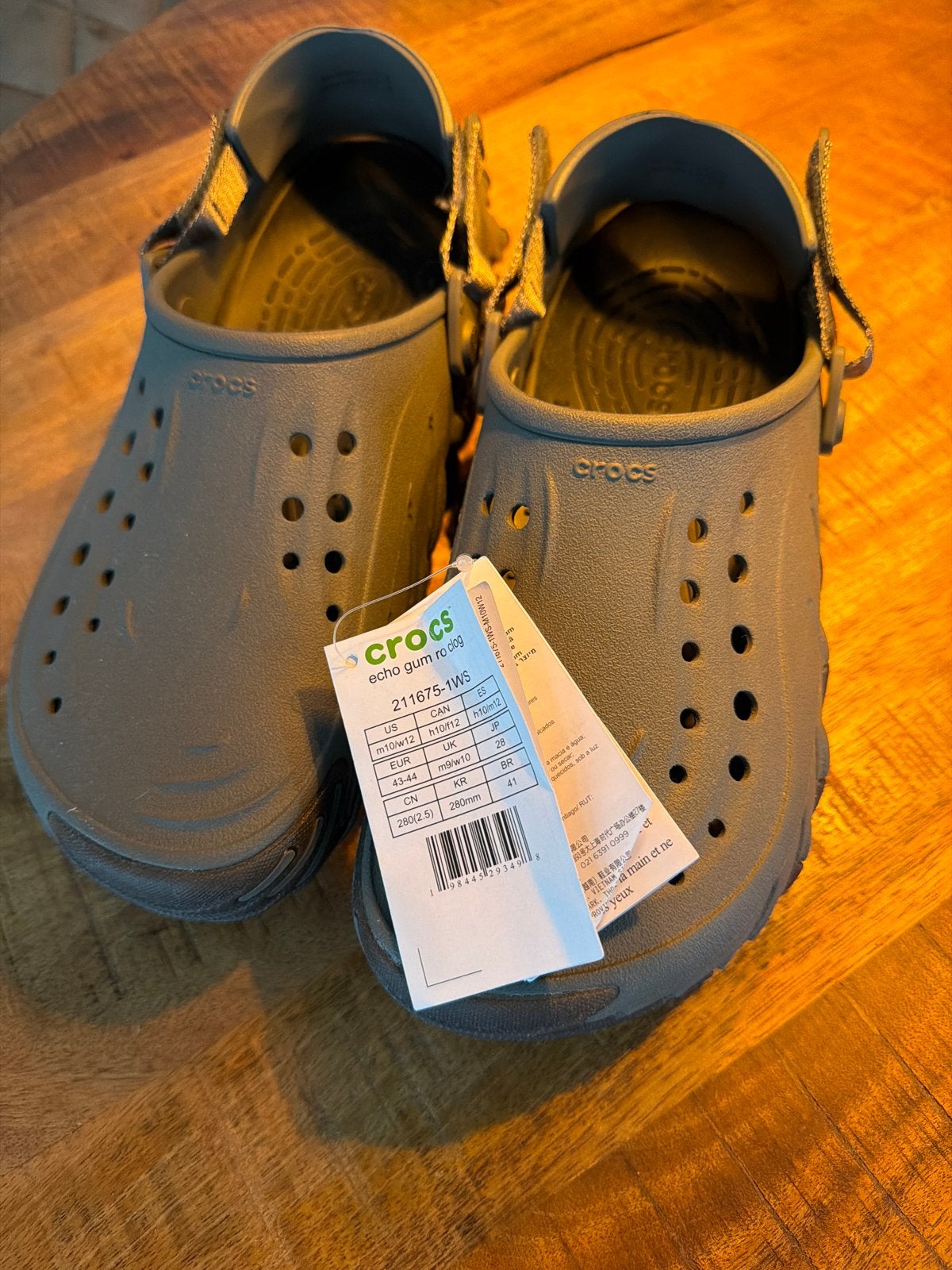 Nieuwe Crocs Echo Clog - Maat 43-44 - Bruin, Kleding | Dames, Ophalen of Verzenden, Nieuw, Bruin, Slippers
