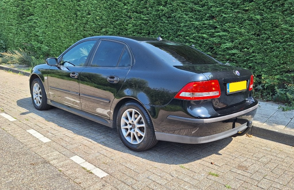 Saab 9-3 1.8 I Sport Sedan 2005 Zwart, Auto's, Saab, Stof, 4 cilinders, 1796 cc, Origineel Nederlands