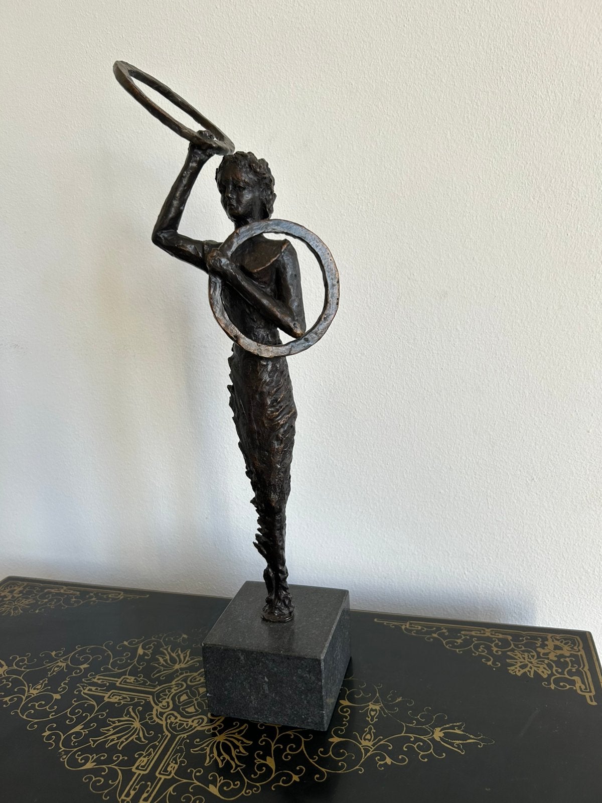 Bronzen beeld: Meisje met ringen, Ophalen of Verzenden