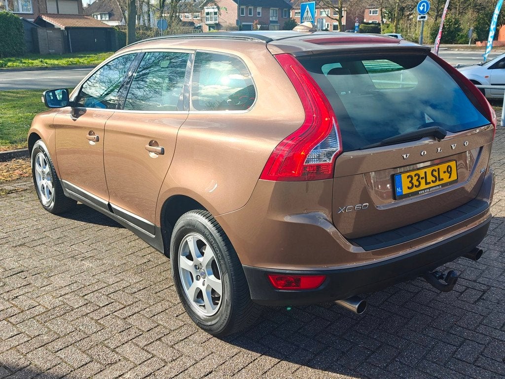 Volvo XC60 2.0T Momentum | Trekhaak | Elekt. achterklep | Au, Euro 5, Zwart, 4 cilinders, Bruin