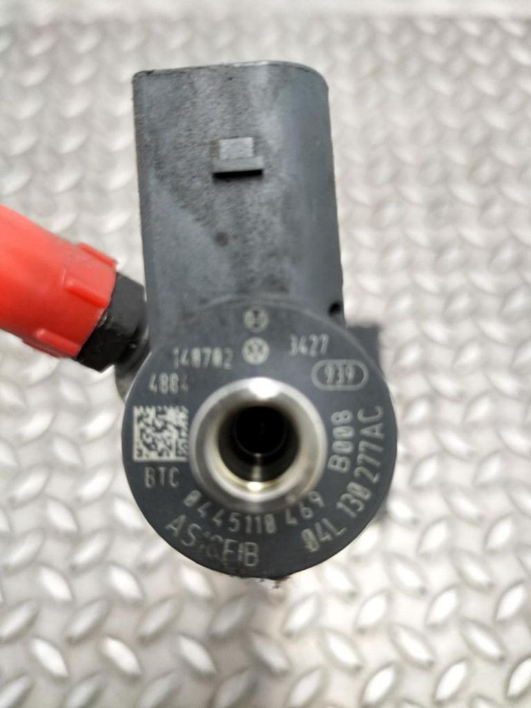 VOLKSWAGEN PASSAT BRANDSTOF INJECTOR / VERSTUIVER 04L130277A, Ophalen of Verzenden, Gebruikt, Stiba lid