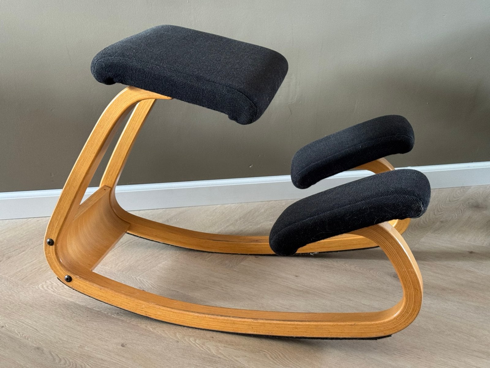 Stokke Varier Variable Balans Kniestoel - Ergonomisch, Huis en Inrichting, Ophalen, Zwart, Zo goed als nieuw, Eén
