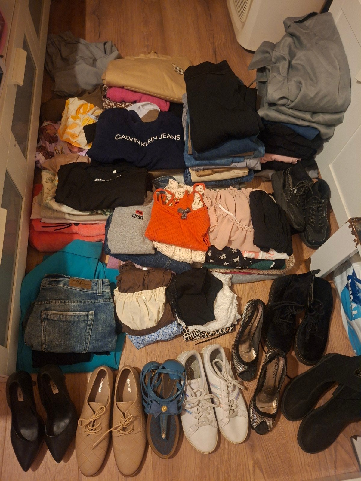 Partij kleding en schoenen, Ophalen