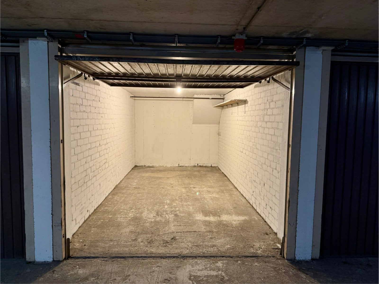 Te huur Garagebox / opslagruimte Den Heuvel Velp met ELEKTRA, Gelderland